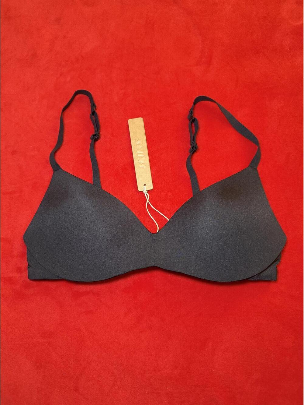 Skims Wireless Form Push Up Plunge Bra Color ONYX Size 34A
